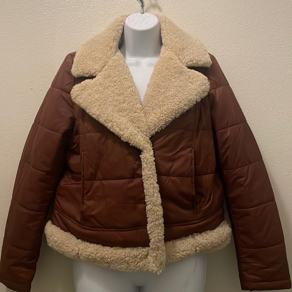 Brown Puffer jacket with fuzzy inside